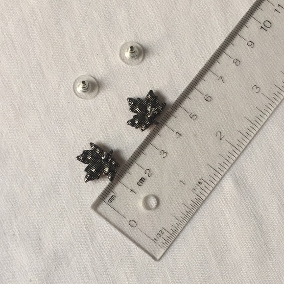 ๐50% OFF/3+...Rhinestone Maple Leaves Stud Earrings - Picture 7 of 7